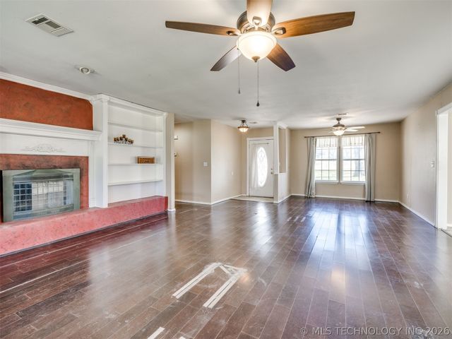 9945 E Northglen Street, Claremore, OK 74017