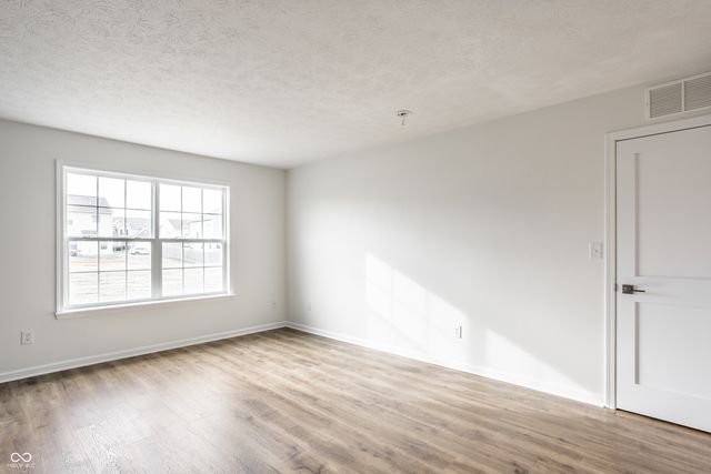 5777 White Pine Road, Whitestown, IN 46075