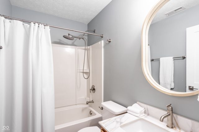 5777 White Pine Road, Whitestown, IN 46075