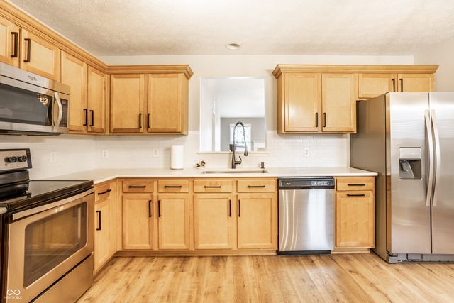 5777 White Pine Road, Whitestown, IN 46075