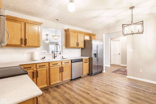 5777 White Pine Road, Whitestown, IN 46075