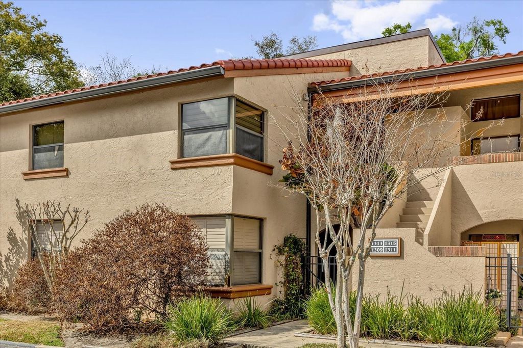 Image 1 of property listing at 1313 LAKE WILLISARA CIRCLE 1313, Orlando, FL 32806