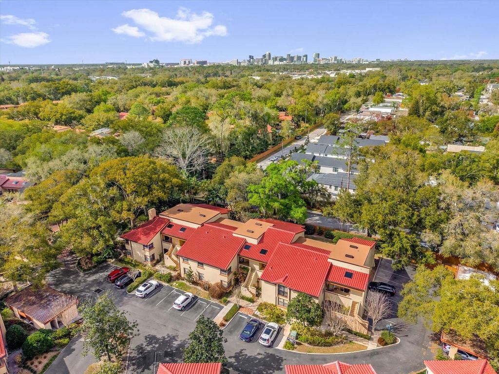 Image 35 of property listing at 1313 LAKE WILLISARA CIRCLE 1313, Orlando, FL 32806