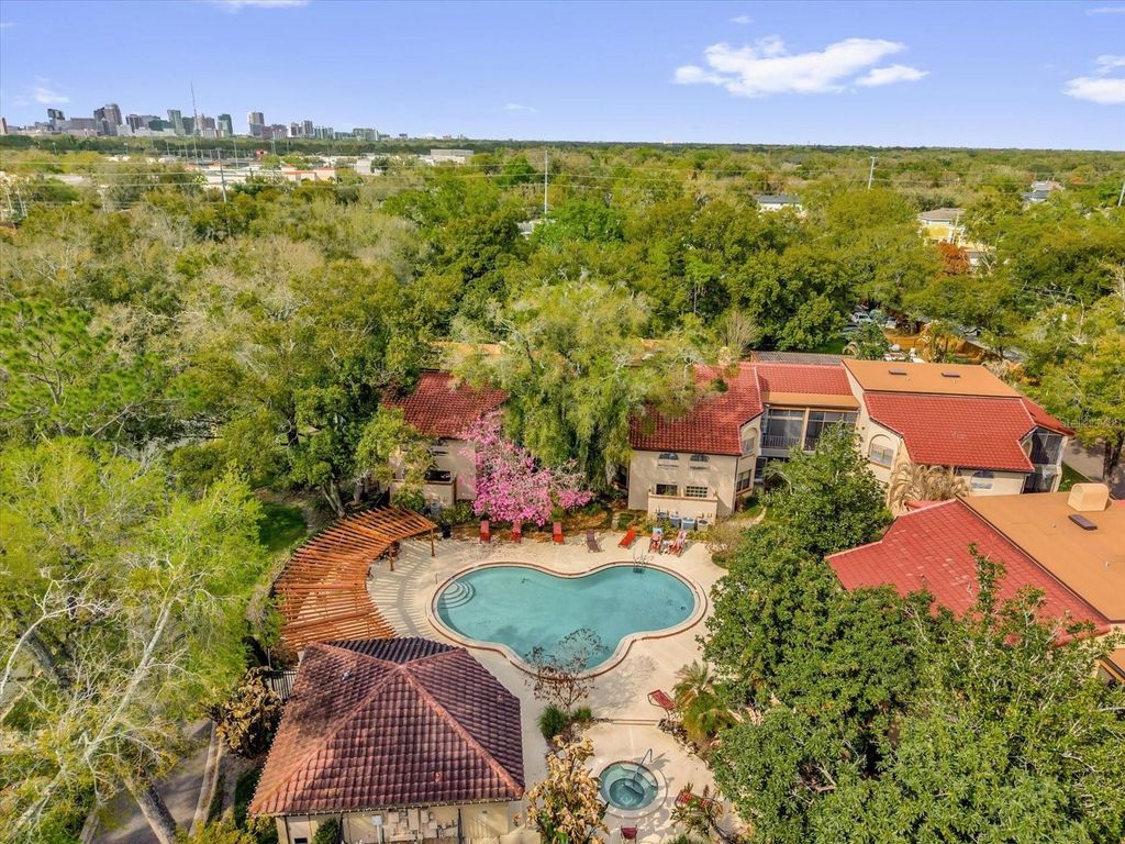 Image 40 of property listing at 1313 LAKE WILLISARA CIRCLE 1313, Orlando, FL 32806