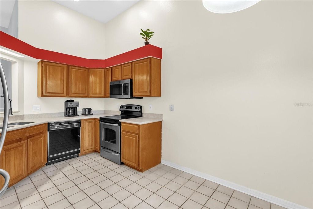 Image 5 of property listing at 1313 LAKE WILLISARA CIRCLE 1313, Orlando, FL 32806