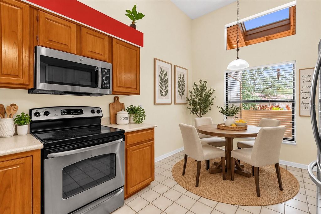 Image 6 of property listing at 1313 LAKE WILLISARA CIRCLE 1313, Orlando, FL 32806