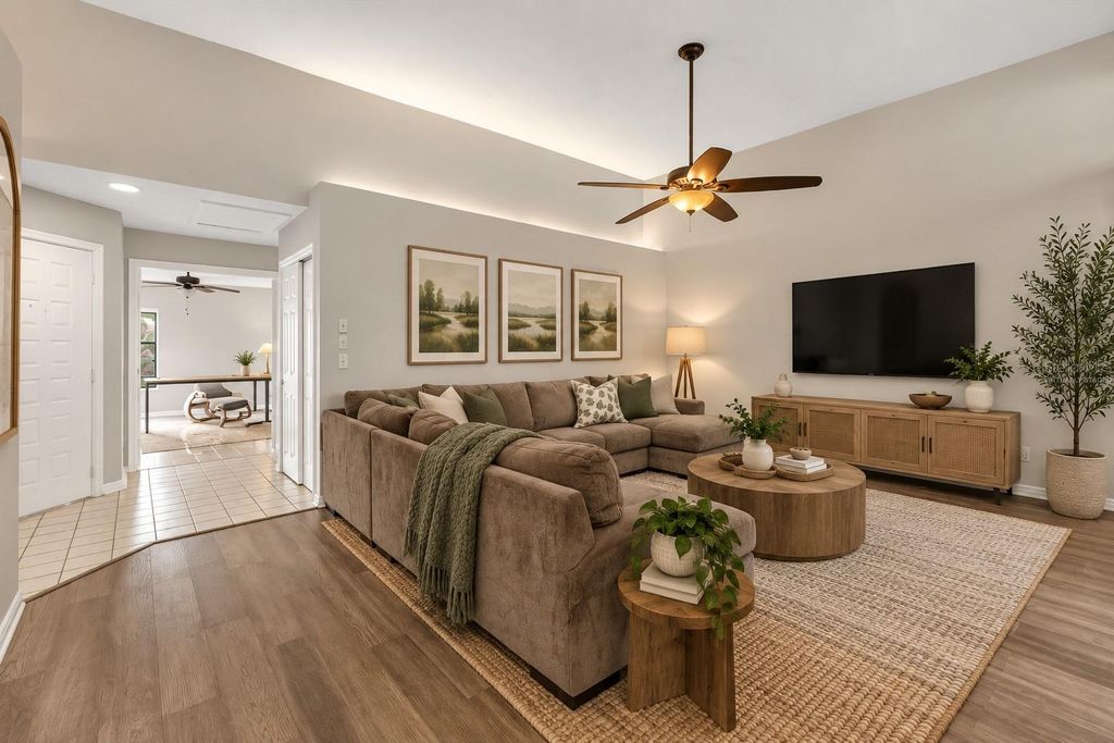 Image 9 of property listing at 1313 LAKE WILLISARA CIRCLE 1313, Orlando, FL 32806