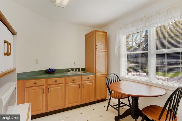 6049 BLUE BIRD AVE, Harrisburg, PA 17112