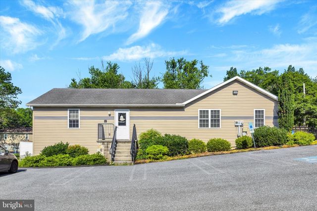 6049 BLUE BIRD AVE, Harrisburg, PA 17112
