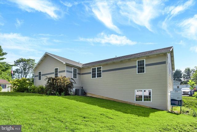 6049 BLUE BIRD AVE, Harrisburg, PA 17112