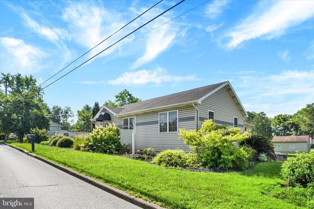 6049 BLUE BIRD AVE, Harrisburg, PA 17112