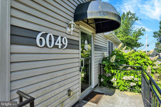 6049 BLUE BIRD AVE, Harrisburg, PA 17112