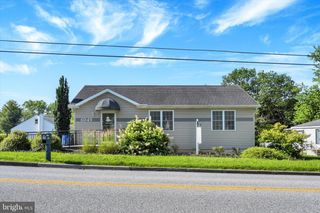 6049 BLUE BIRD AVE, Harrisburg, PA 17112