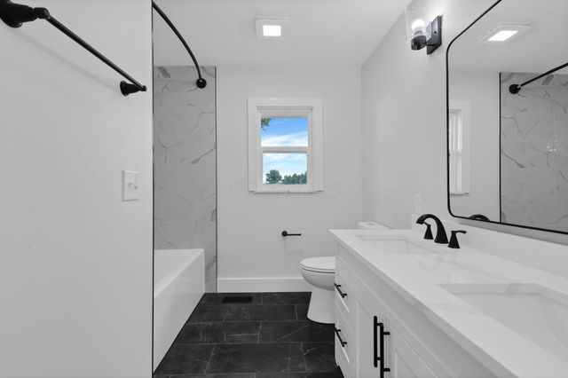 2460 Basil Western Road NW, Baltimore, OH 43105