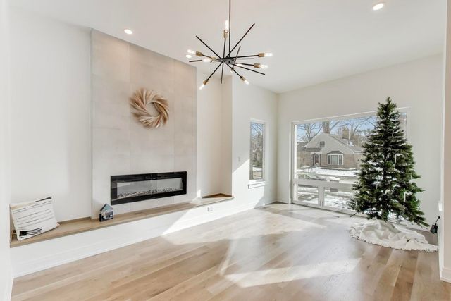 280 Blackhawk Road, Riverside, IL 60546