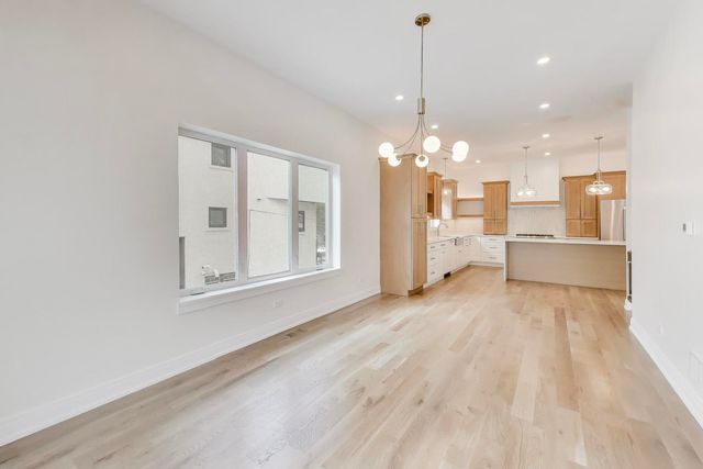 280 Blackhawk Road, Riverside, IL 60546