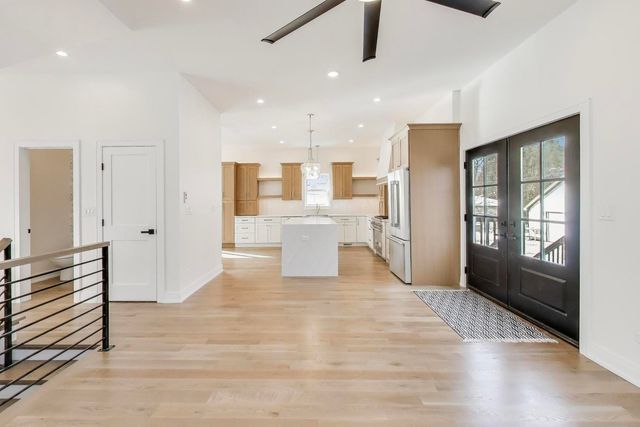 280 Blackhawk Road, Riverside, IL 60546