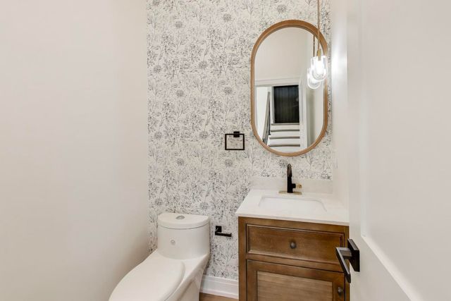 280 Blackhawk Road, Riverside, IL 60546