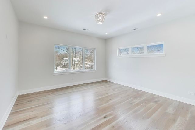 280 Blackhawk Road, Riverside, IL 60546