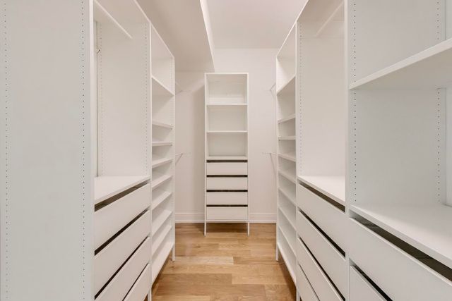 280 Blackhawk Road, Riverside, IL 60546