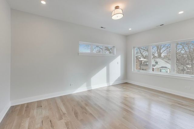 280 Blackhawk Road, Riverside, IL 60546