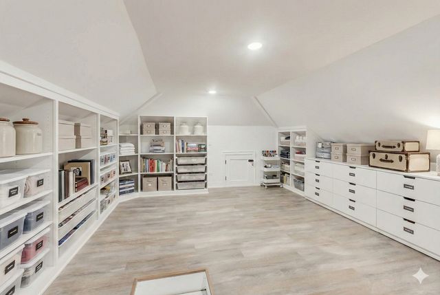 280 Blackhawk Road, Riverside, IL 60546