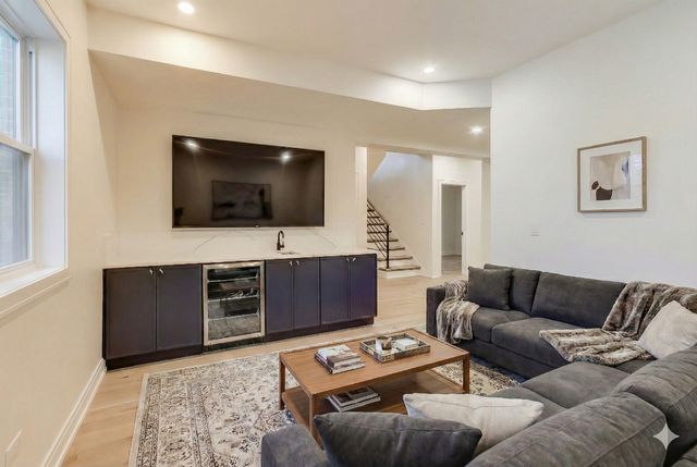 280 Blackhawk Road, Riverside, IL 60546