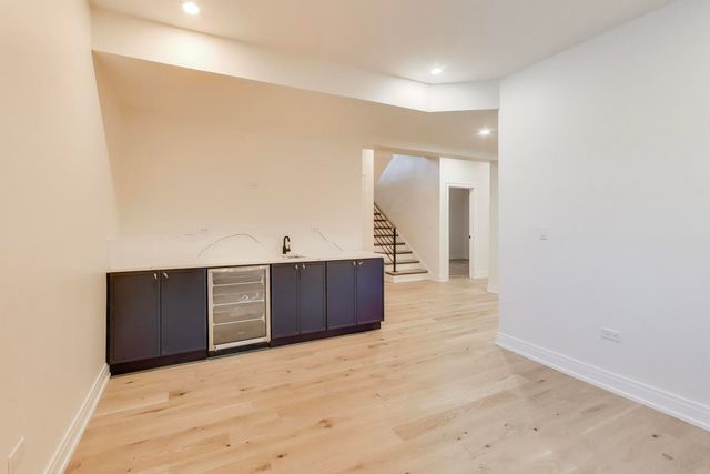 280 Blackhawk Road, Riverside, IL 60546