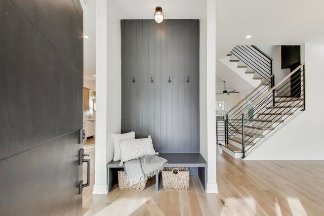 280 Blackhawk Road, Riverside, IL 60546