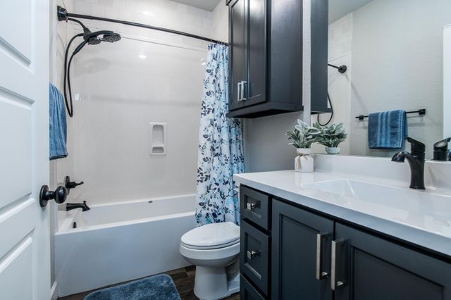 1 Greystone Court, Angleton, TX 77515