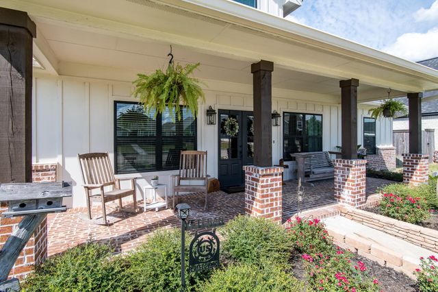 1 Greystone Court, Angleton, TX 77515