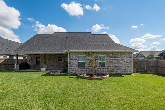 1 Greystone Court, Angleton, TX 77515