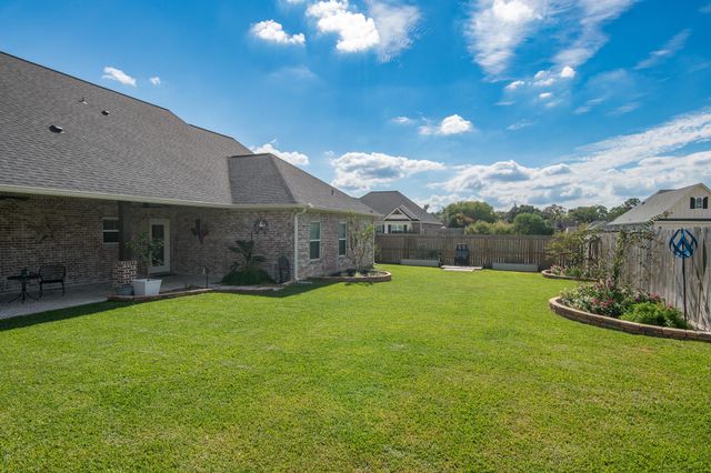 1 Greystone Court, Angleton, TX 77515