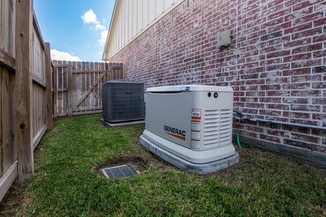 1 Greystone Court, Angleton, TX 77515