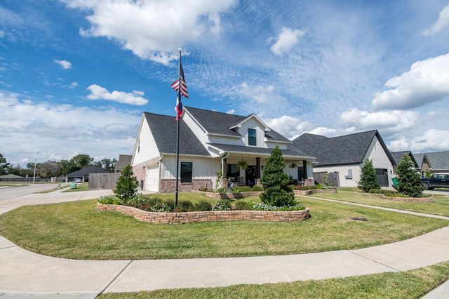 1 Greystone Court, Angleton, TX 77515