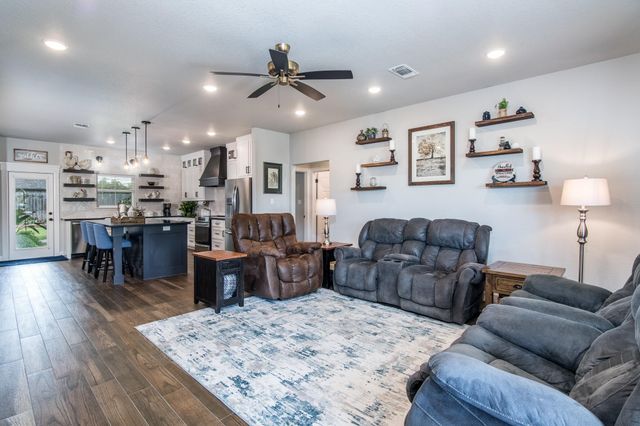 1 Greystone Court, Angleton, TX 77515