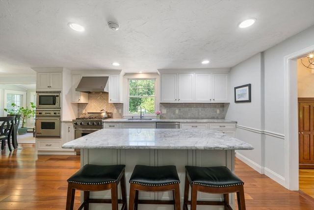 25 Donnelly Dr, Dover, MA 02030