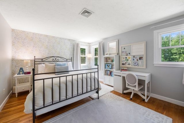 25 Donnelly Dr, Dover, MA 02030