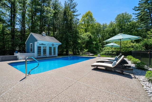 25 Donnelly Dr, Dover, MA 02030