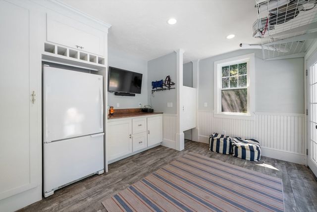 25 Donnelly Dr, Dover, MA 02030