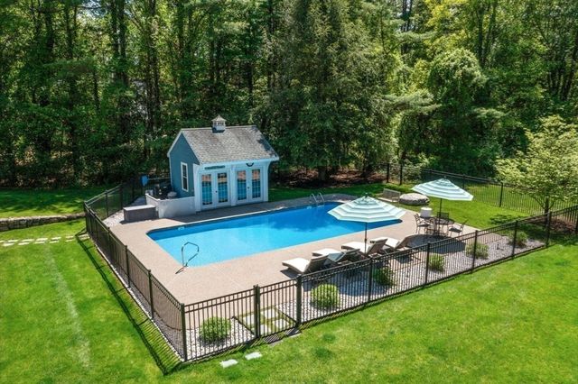 25 Donnelly Dr, Dover, MA 02030