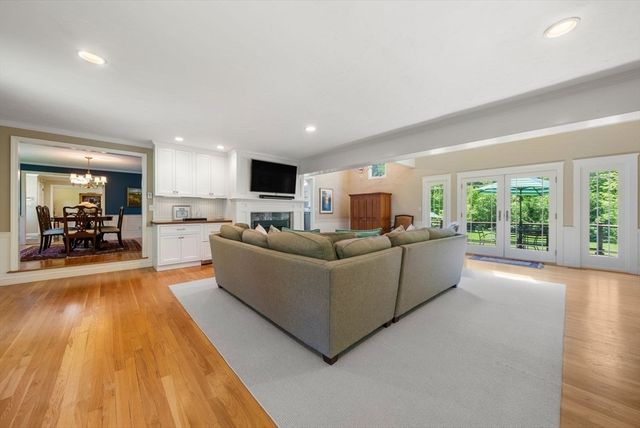 25 Donnelly Dr, Dover, MA 02030