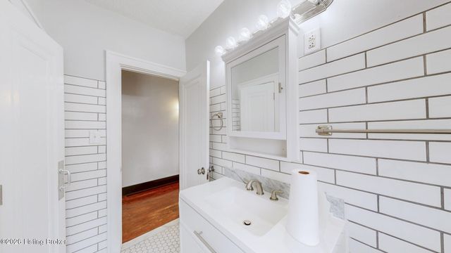 1059 Eastern Pkwy, Louisville, KY 40217