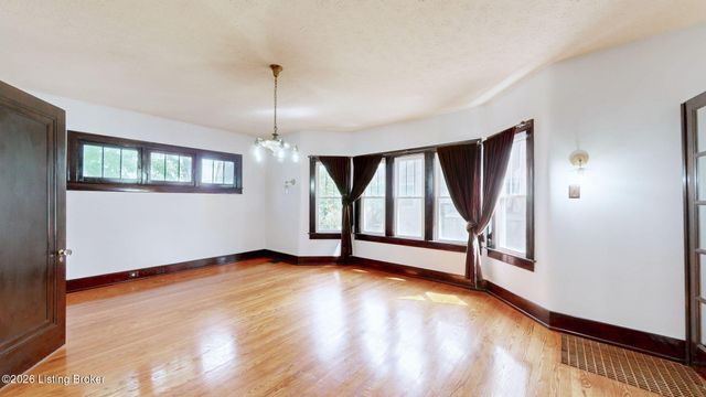 1059 Eastern Pkwy, Louisville, KY 40217