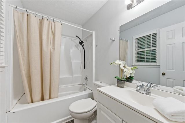719 Burnt Creek Drive NW, Lilburn, GA 30047