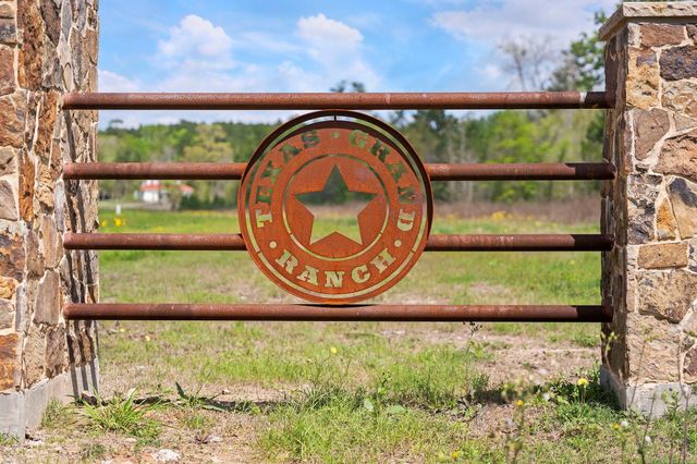 97-22-19 Granite Road, Huntsville, TX 77340
