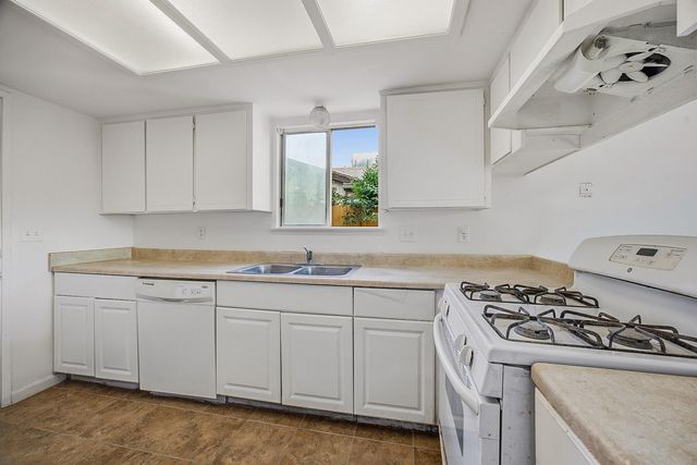 219 E Elowin Court, Visalia, CA 93291