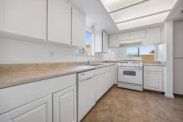 219 E Elowin Court, Visalia, CA 93291