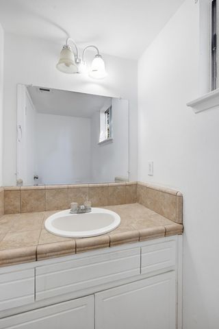 219 E Elowin Court, Visalia, CA 93291