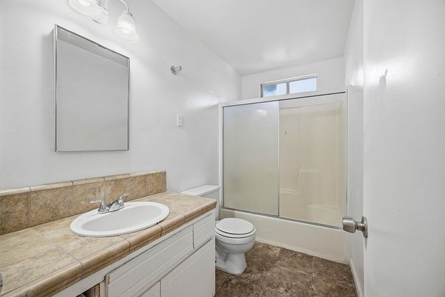 219 E Elowin Court, Visalia, CA 93291